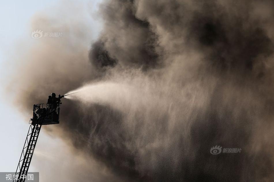 Fire breaks out in a government building in St. Petersburg, helicopters dispatched to put out the fire