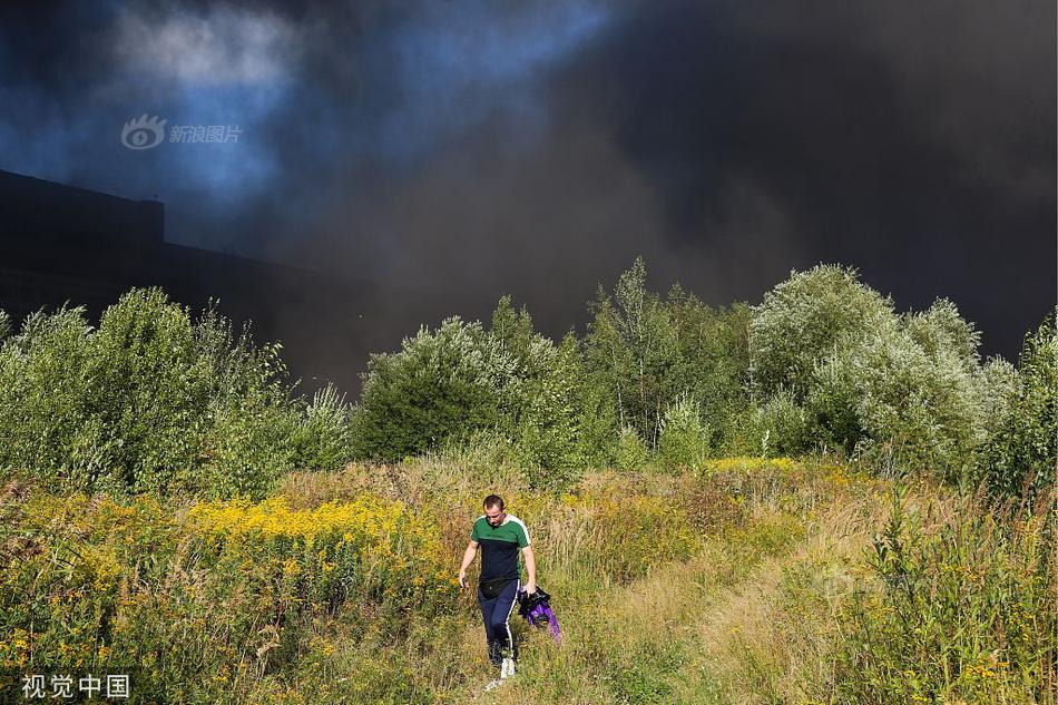 Fire breaks out in a government building in St. Petersburg, helicopters dispatched to put out the fire