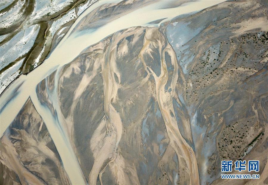 Overlooking the Great Halten River, the meandering river channel is quite spectacular.