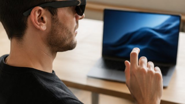 Exploring the Future of XR Glasses: RayNeo Air 4 Pro Review